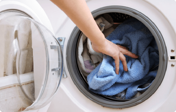  Phân loại và kiểm tra quần áo trước khi giặt 