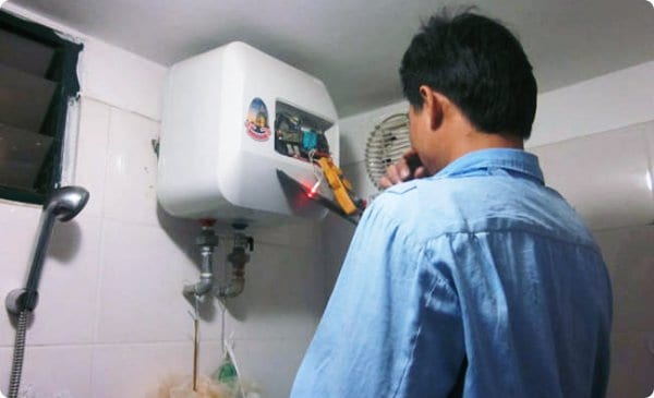  Cần thường xuyên kiểm tra, bảo dưỡng bình nóng lạnh cũng như các thiết bị điện khác trong gia đình 