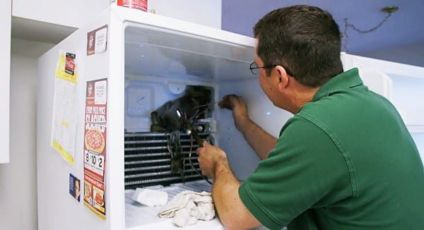  Kỹ thuật viên sửa chữa tủ lạnh 