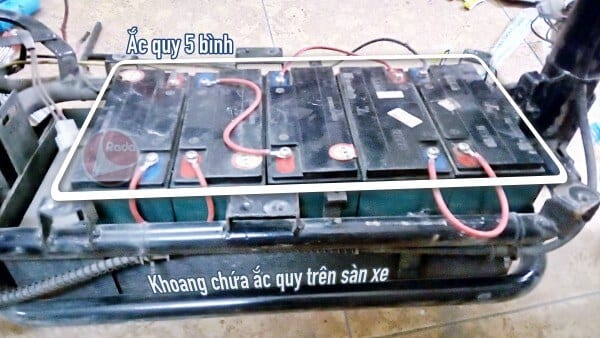  Khoang chứa ắc quy xe điện 