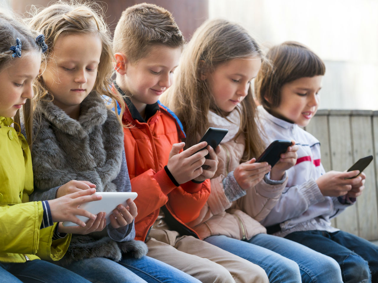  Khi nào nên cho trẻ sử dụng điện thoại riêng 
