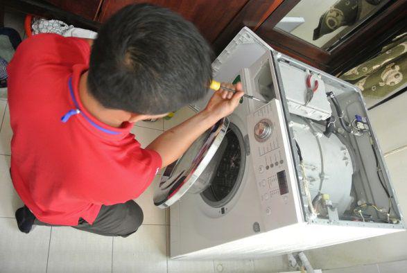  Máy giặt không xả nước - Board mạch bị lỗi khiến cho chương trình giặt không được thực hiện hoàn tất 