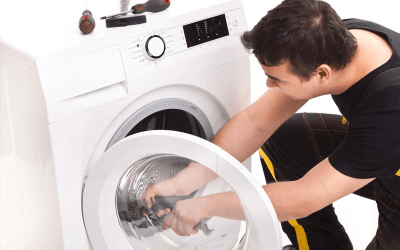  Tháo vòng nẹp gioăng cửa máy giặt khi thay thế 