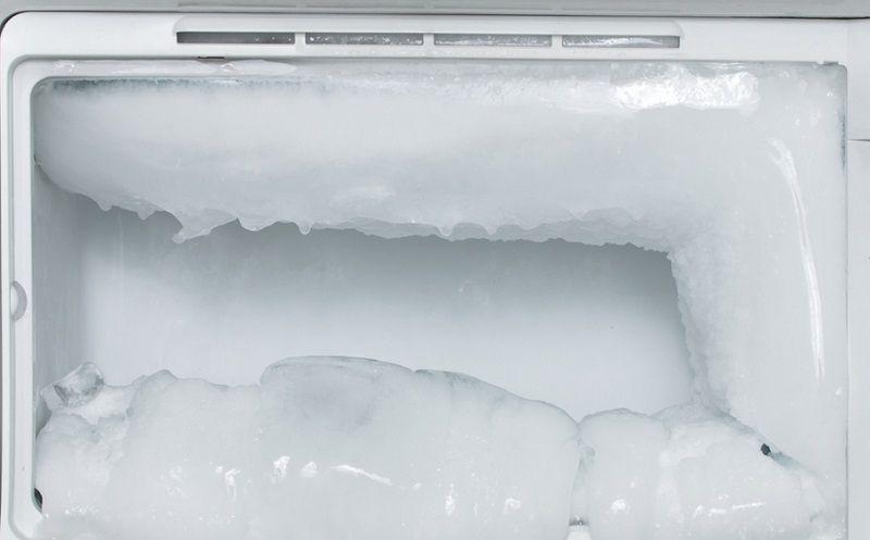  Tuyết bám quá dầy, đóng băng gây cản trở lưu thông khí trong tủ lạnh 