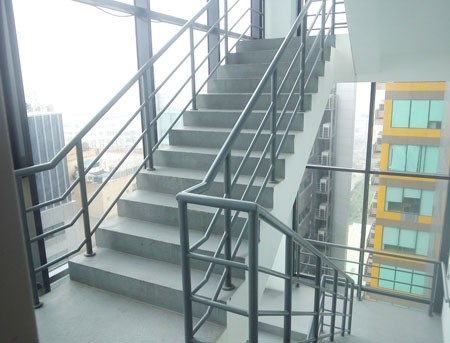 Tiêu chuẩn thiết kế thang thoát hiểm: Thang thoát hiểm là yếu tố quan trọng khi thiết kế tòa nhà. Tiêu chuẩn thiết kế thang thoát hiểm đảm bảo an toàn và thuận tiện cho người sử dụng. Hãy xem hình ảnh liên quan để tìm hiểu thêm về tiêu chuẩn này.