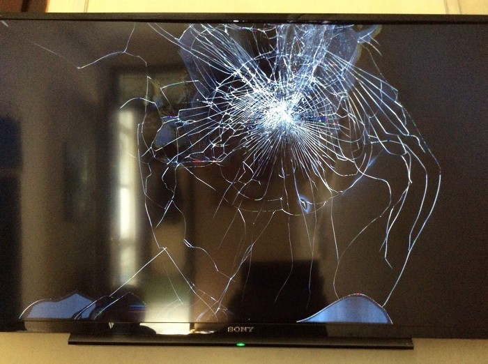 Màn hình tivi bị vỡ